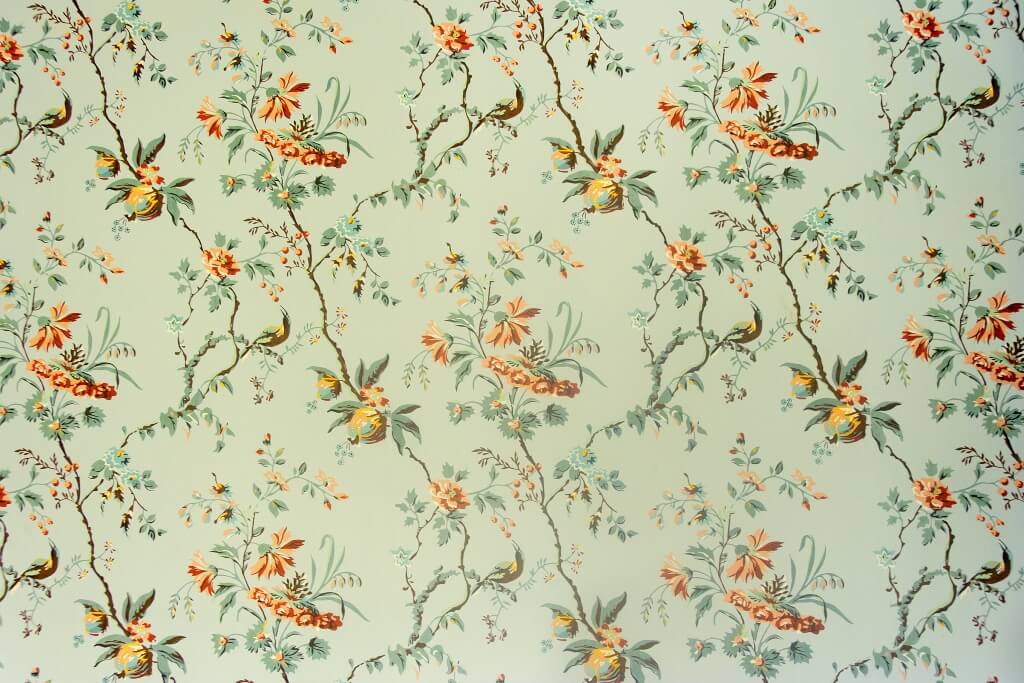 Fototapete 'Pomarà+äèè Blumen_233016973'. Fototapete im Vintage-Stil mit klassischem Blumenmotiv auf pistazienfarbenem Hintergrund Orange Blumen - Bildnummer 2