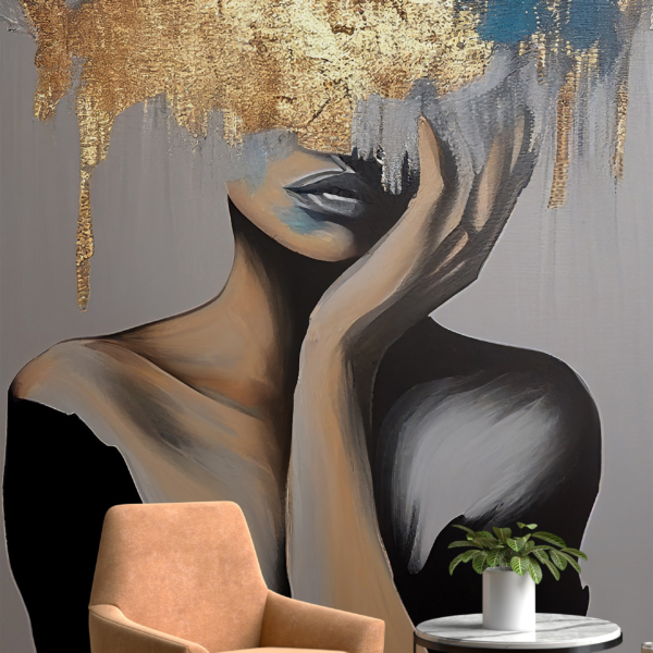 Fototapete einer Frau hinter einem goldenen Vorhang