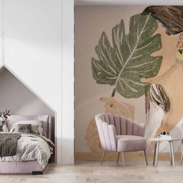 Wandgemälde einer Frau und eines Monstera-Blattes
